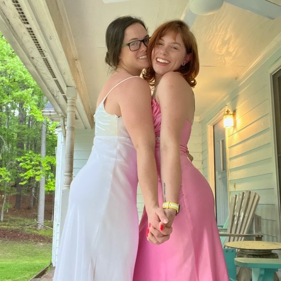 Meet your Posher, Gabrielle - Picture 1 of 1